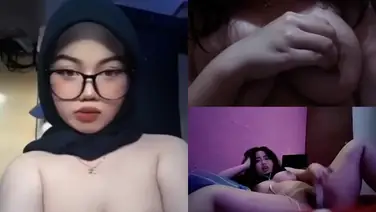 Bokep Indo Hijab Tiktokers Toge Colmek Viral poster