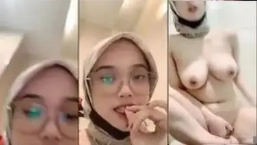 Bokep Jilbab Baby Ica Toge Indo Brutal Sange Liar HD poster