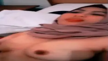 Bokep Jilbab Cantik Digarap Di Kamar Kos Kosan poster