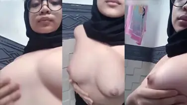 Gadis Hijab Perawan Sange Pamer Bodi Mulus poster