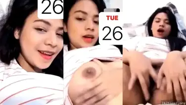 Skandal Dambie VCS Ngangkang Pamer Memek Becek poster