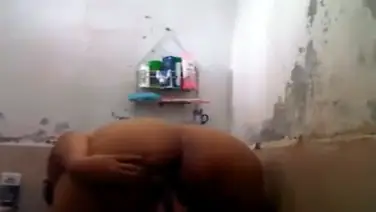 Tante Montok Main Basah Basah Di Kamar Mandi poster