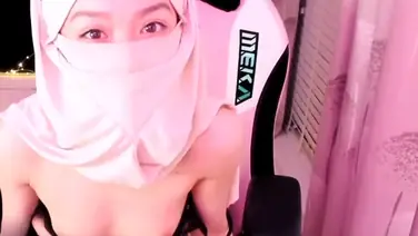 Ukhti Jilbab Putih Pasrah Digoyang dari Belakang poster
